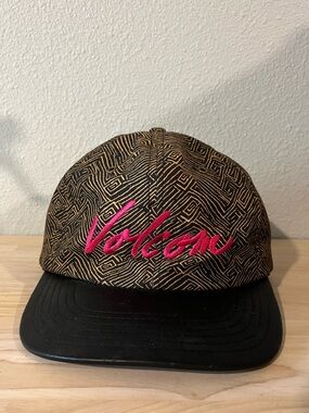 Volcom Snapback Hat Aztec geometric Pattern Pink Logo Flat Brim Streetwear Cap